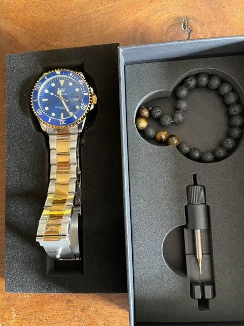 Belle Montre  quartz jamais porte . Dans sa bote . 20 Jassans-Riottier (01)