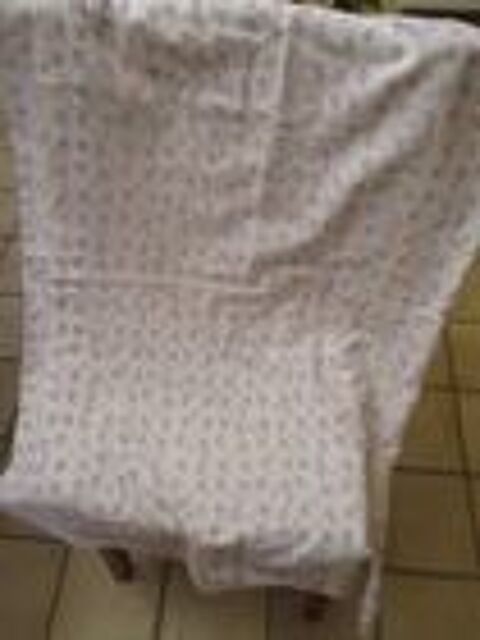 le lot = Deux draps fleuris landau ou petit lit  =  5 euros 5 Mérignies (59)