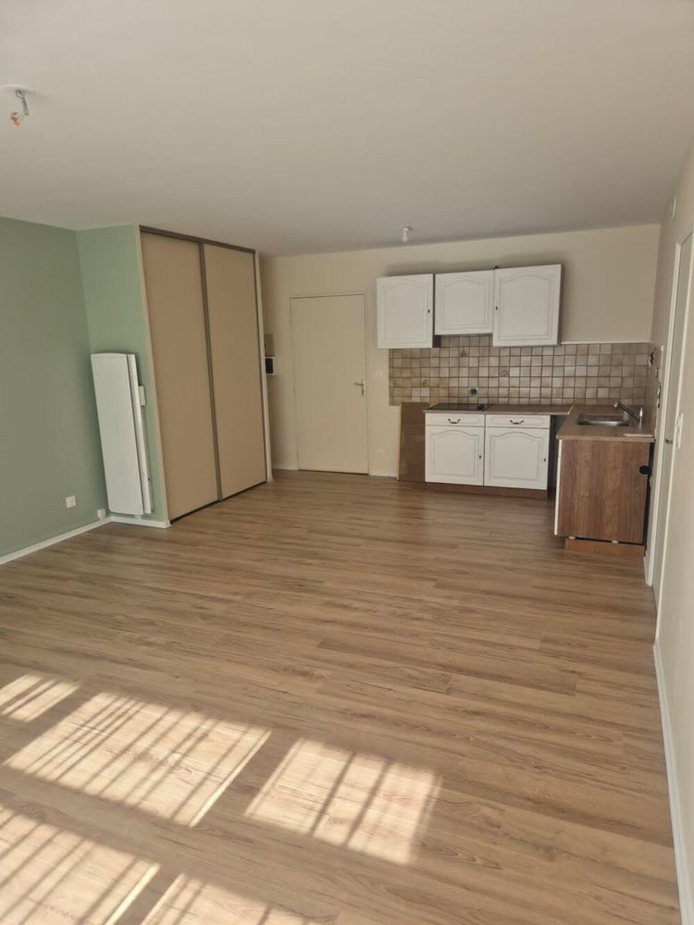 Location Appartement , Appartement 2 pièces avec grande terrasse Thorigny-sur-oreuse