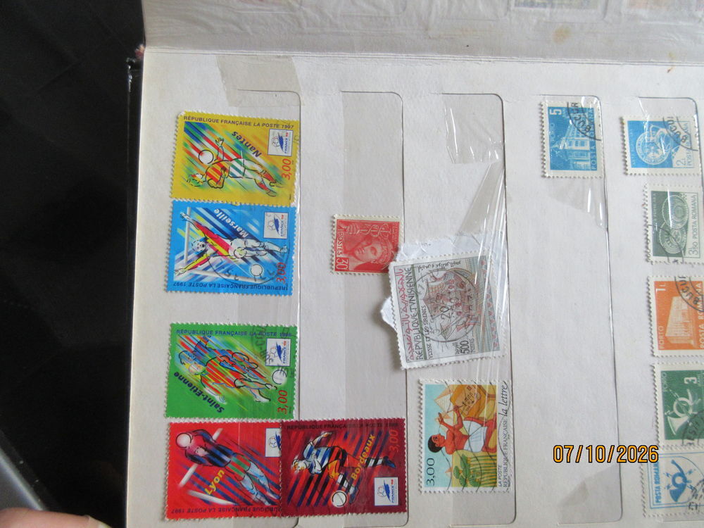 2 ALBUMS DE TIMBRES INCOMPLETS 