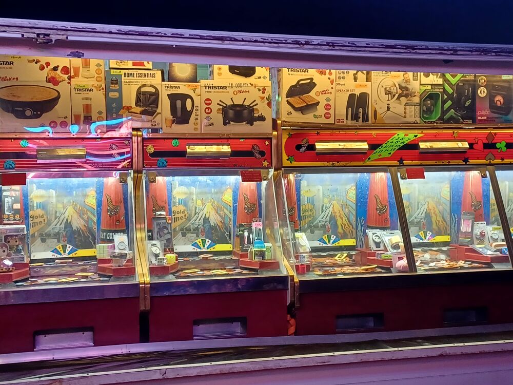Machines pousse_ pi&egrave;ces foraines Jeux / jouets
