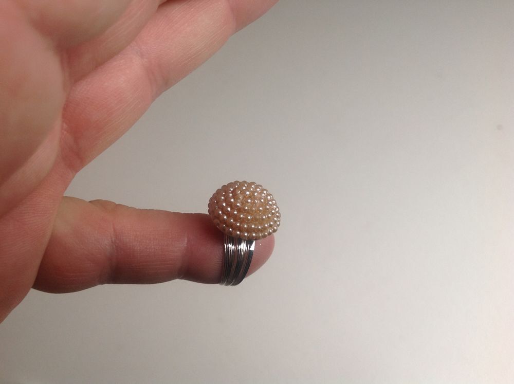 BAGUE D&Ocirc;ME DE PETITES PERLES Envoi Possible Bijoux et montres