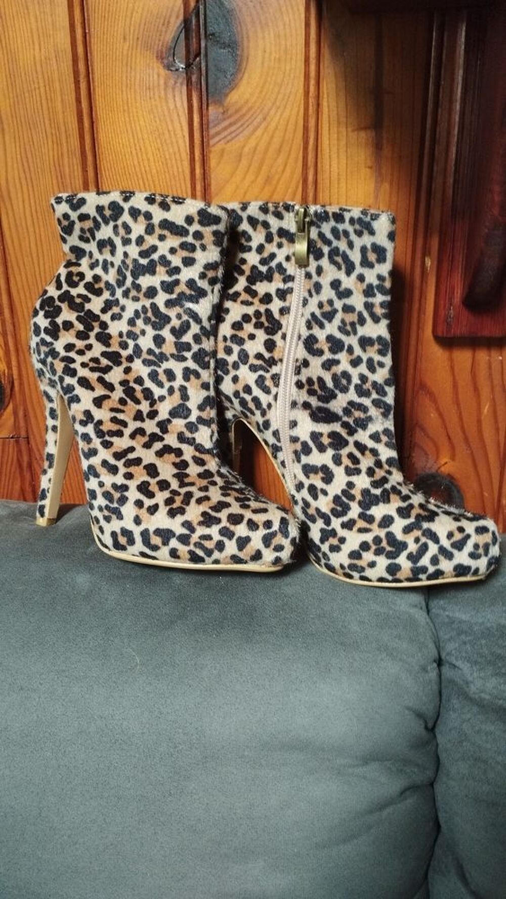 Bottines femme motif l&eacute;opard neuve Chaussures