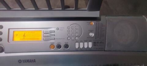 Piano arrangeur numérique Yamaha PSR 75 Nice (06)