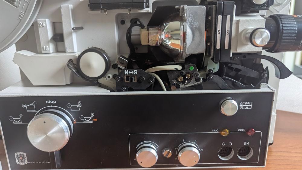 EUMIG-Cin&eacute;ma Sonore 8mm &amp; Super8-avec Caisson et accessoires Photos/Video/TV