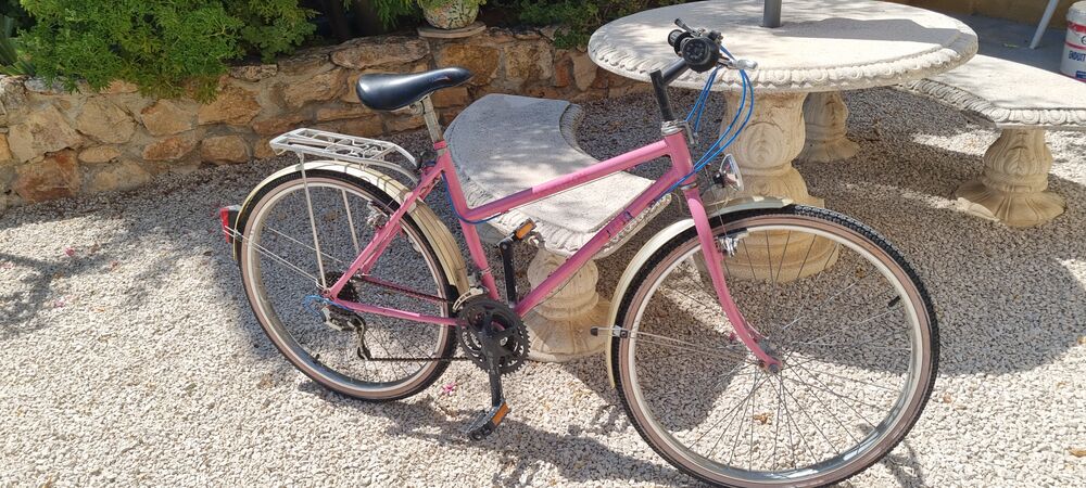 BEAU VELO FEMME de couleur ROSE Vélos