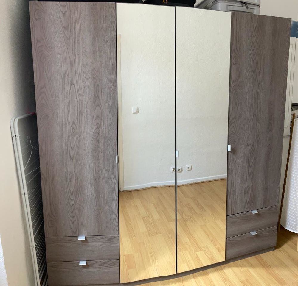 Armoire quasi neuf, tr&egrave;s bon &eacute;tat Meubles