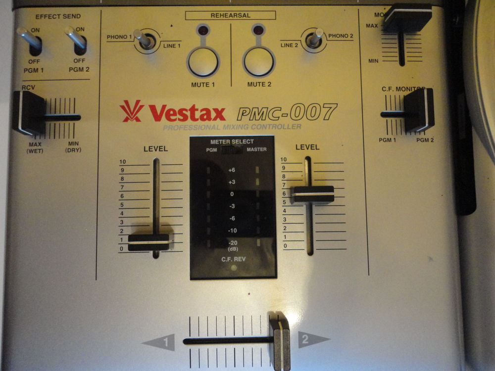 Vends VESTAX PMC 007 / r&eacute;vis&eacute;e / tr&egrave;s bon &eacute;tat Instruments de musique