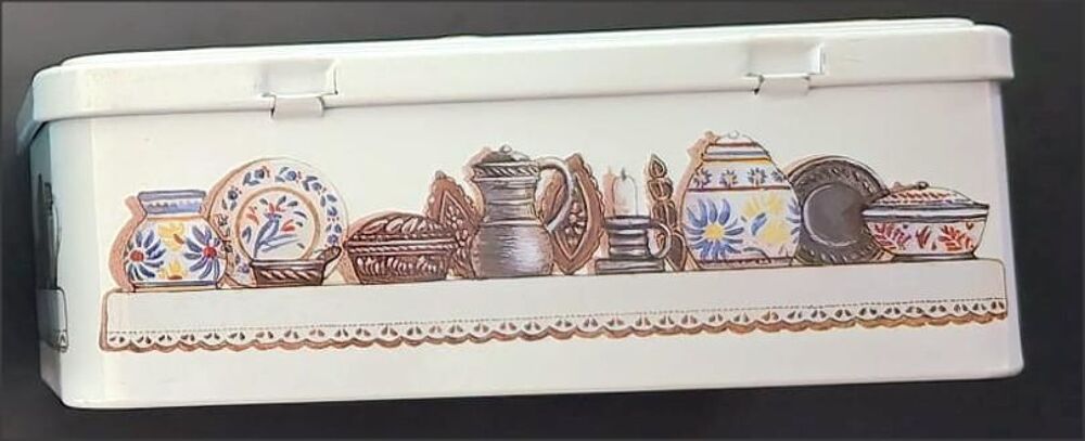 Boite neuve, d&eacute;cor en relief, Th&egrave;me "Int&eacute;rieur breton" 