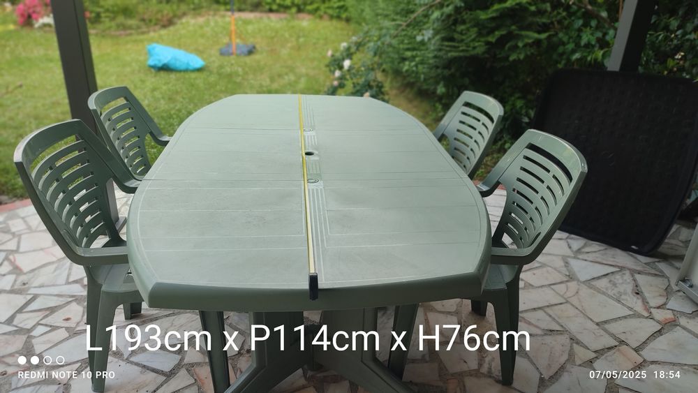 ENSEMBLE TABLE ET 4 CHAISES JARDINS DISPONIBLE Jardin