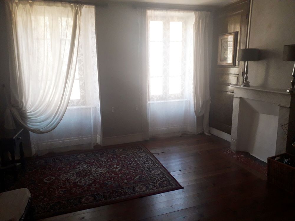 Vente Maison Maison de village mitoyenne sur 3 étages. Bélesta