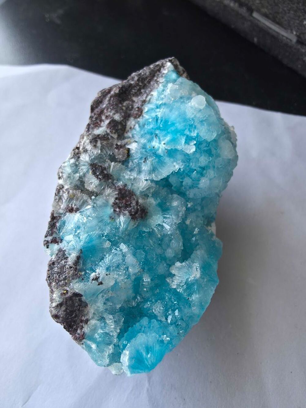 Cristal H&eacute;mimorphite Bleu Electrique sur Matrice-6,7 cm 
