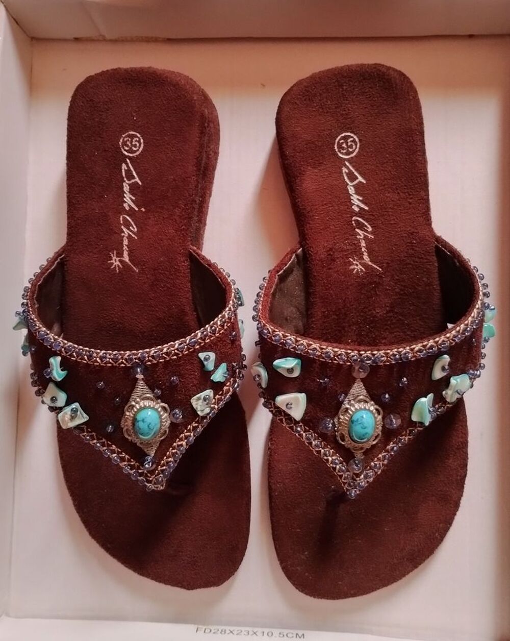 Tongs pour femme en velours marron avec pierres Chaussures