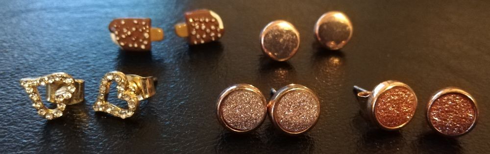 5 paires de boucles d'oreilles : Tr&egrave;s bon &eacute;tat Bijoux et montres