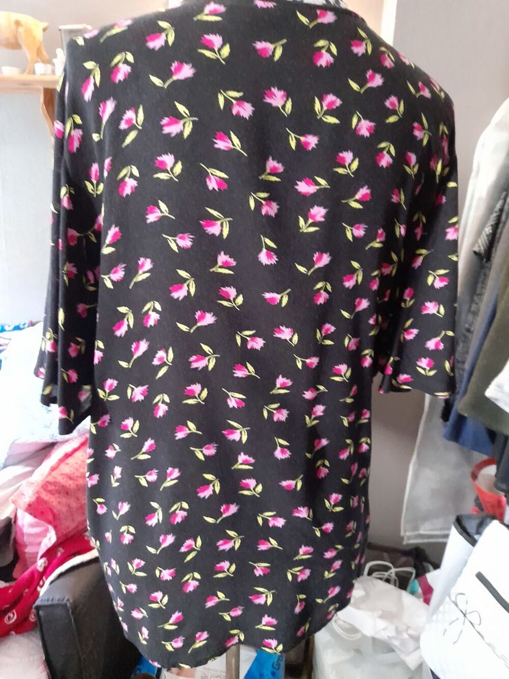 BLOUSE ample avec la&ccedil;age au d&eacute;collett&eacute; et plis religieux T48 Vêtements