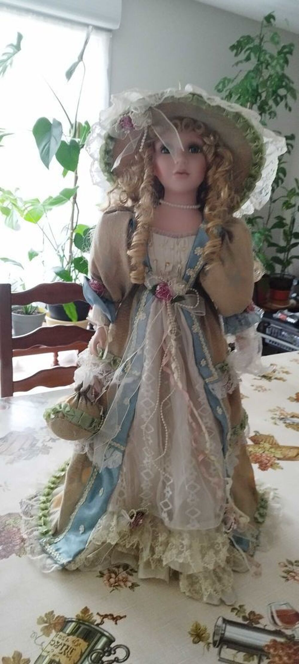 POUPEE De COLLECTION En PORCELAINE. 