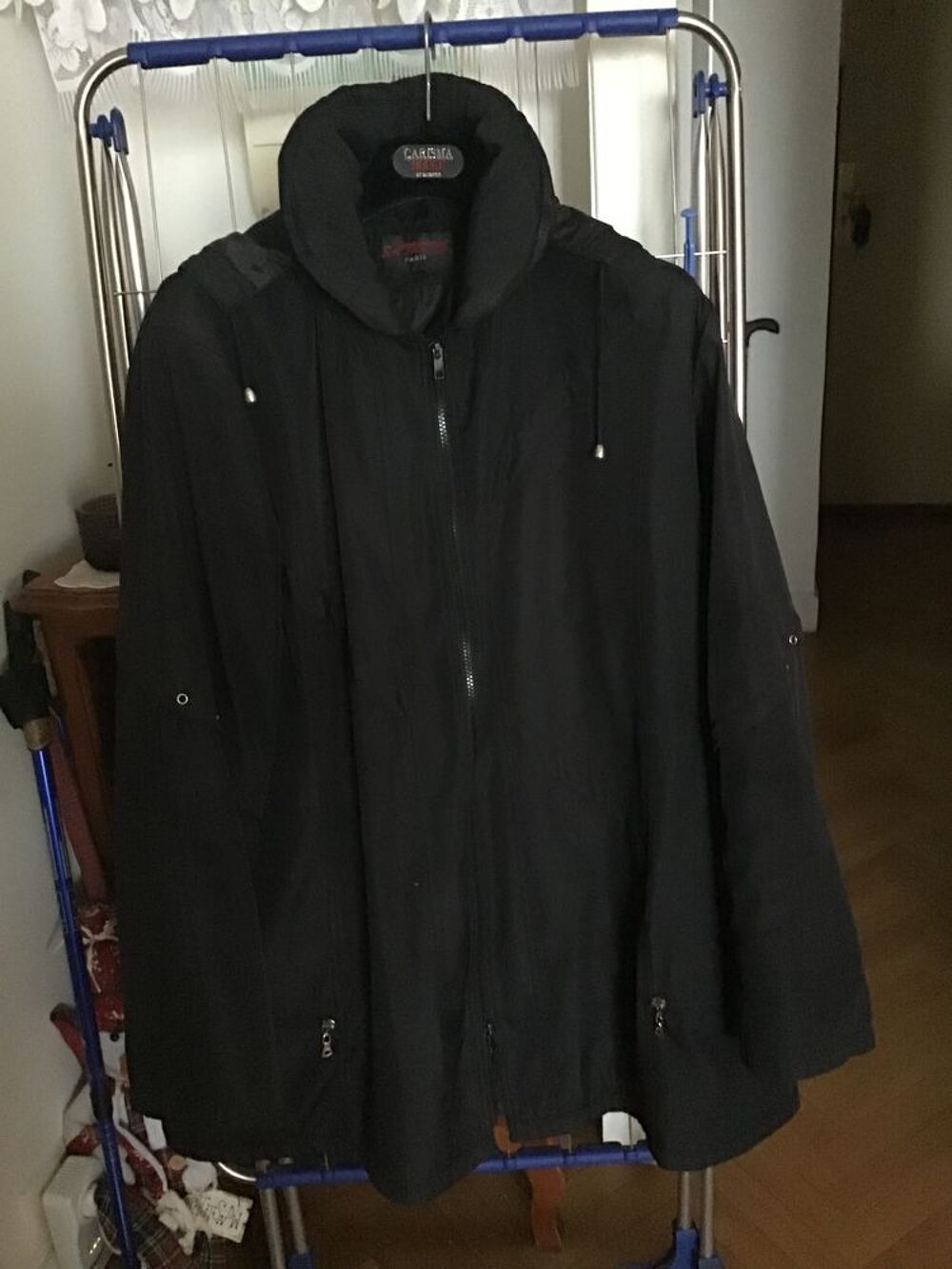 Trench-coat noire satin&eacute;e, "&nbsp;Saturne&nbsp;" (Paris) taille 52, Vêtements