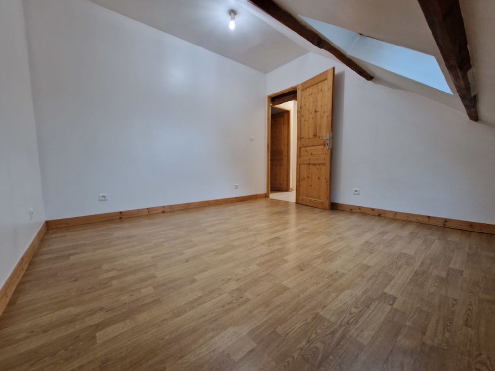 Location Appartement Appartement centre SAINT VALERIEN Saint-valérien