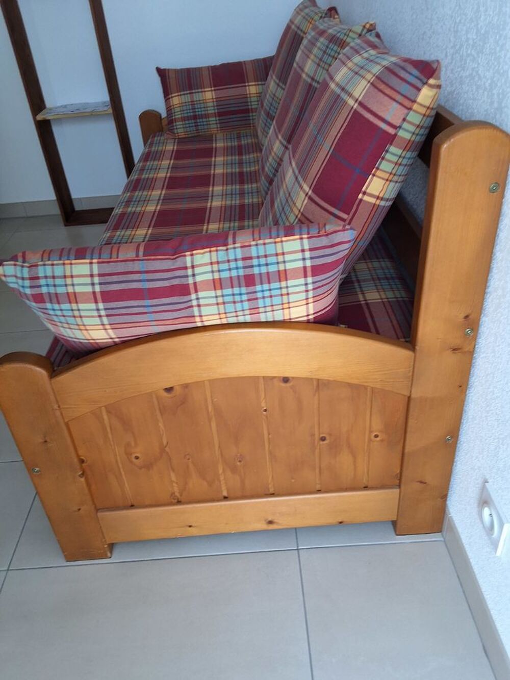 Canap&eacute;-lit bois avec matelas peut servies Meubles