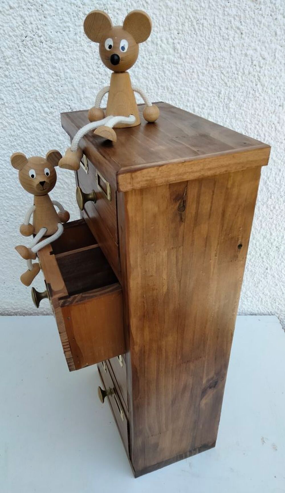 Meuble d'atelier. Meubles