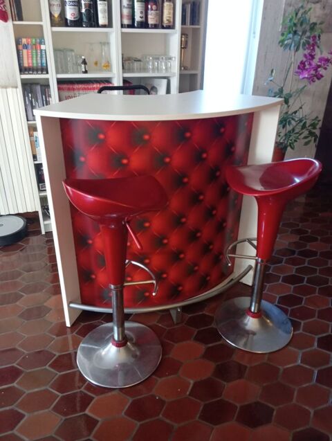 Bar moderne et chaises 100 Saint-André-de-l'Épine (50)