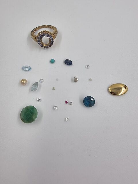 Lot de pierres précieuses à sertir ainsi qu'une bague... 20 Vulbens (74)