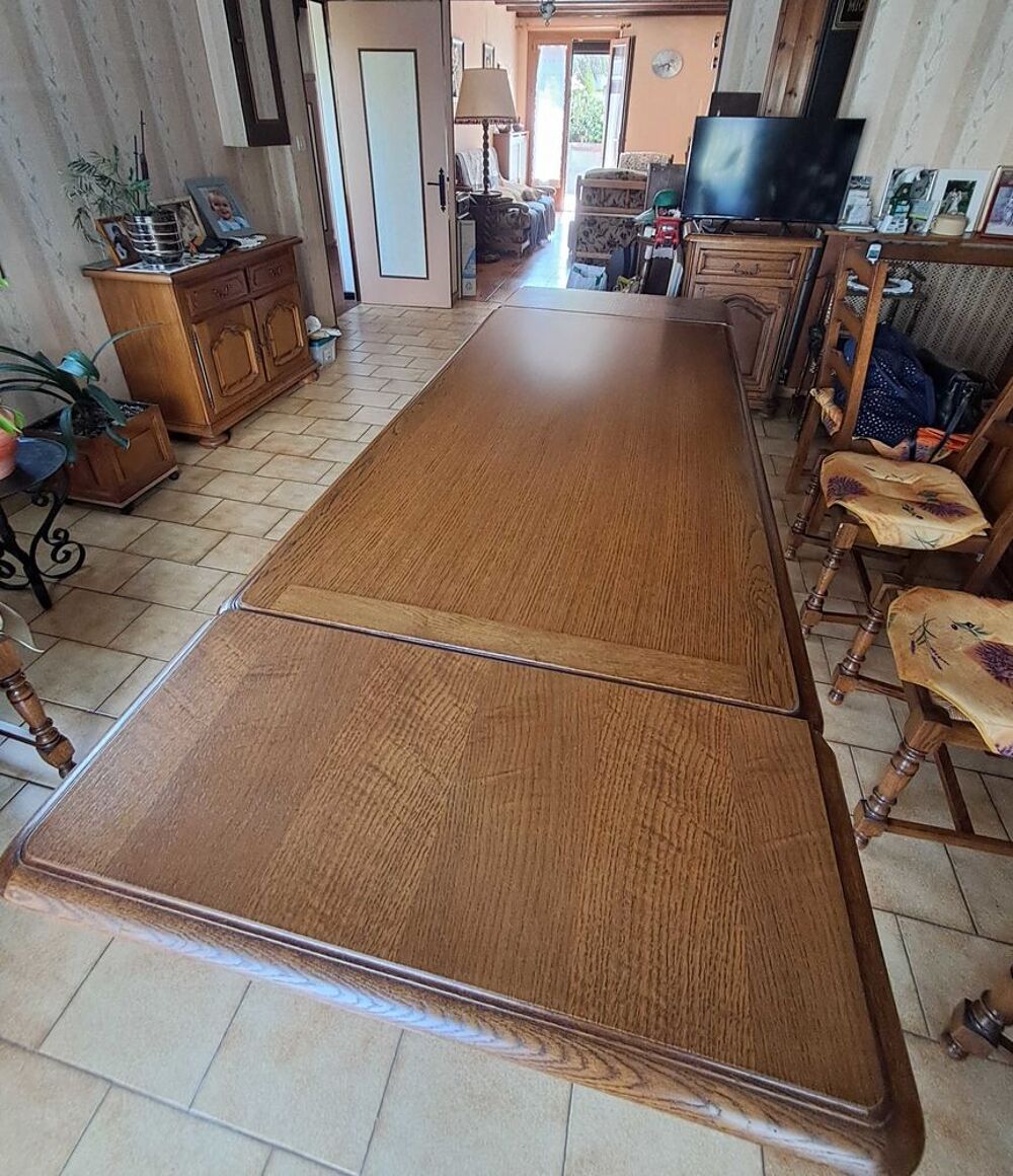 Table salle &agrave; manger en ch&ecirc;ne massif Meubles