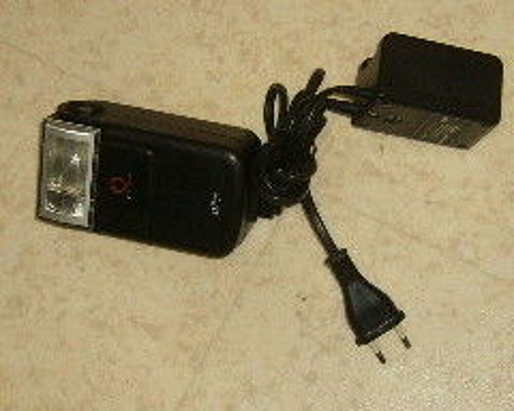 Flash Braun electronique AG2000/F032 avec alimentation Photos/Video/TV
