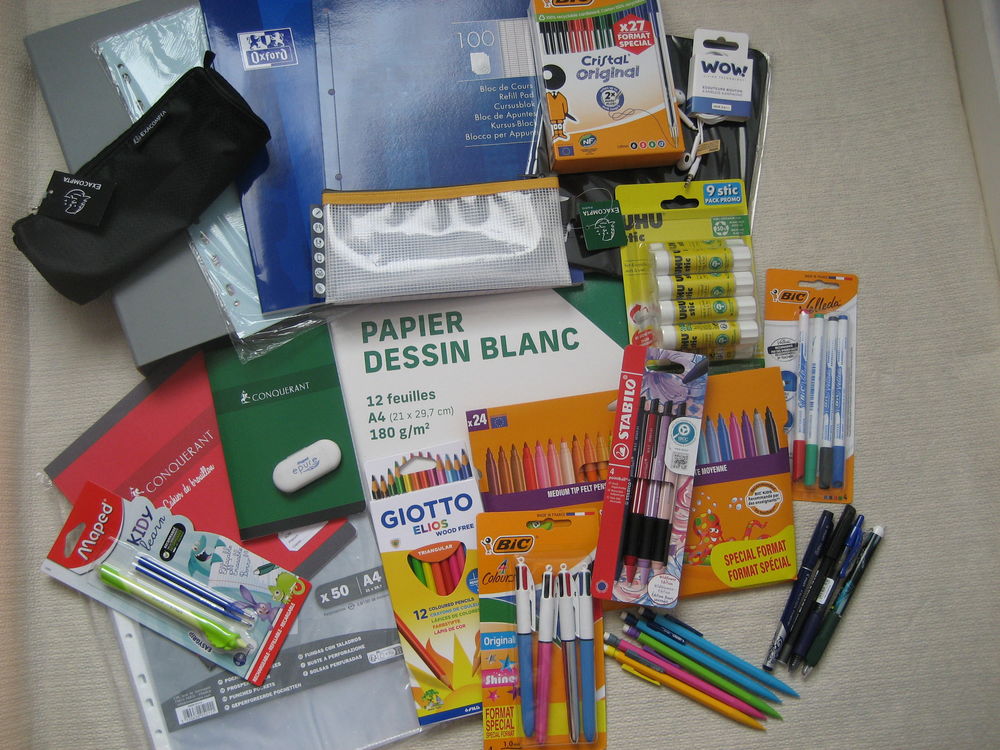 Lot papeterie et fournitures scolaires Vêtements enfants