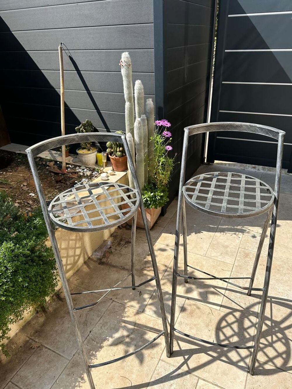 &agrave;� SAISIR 2 TABOURETS de BAR !!! Meubles
