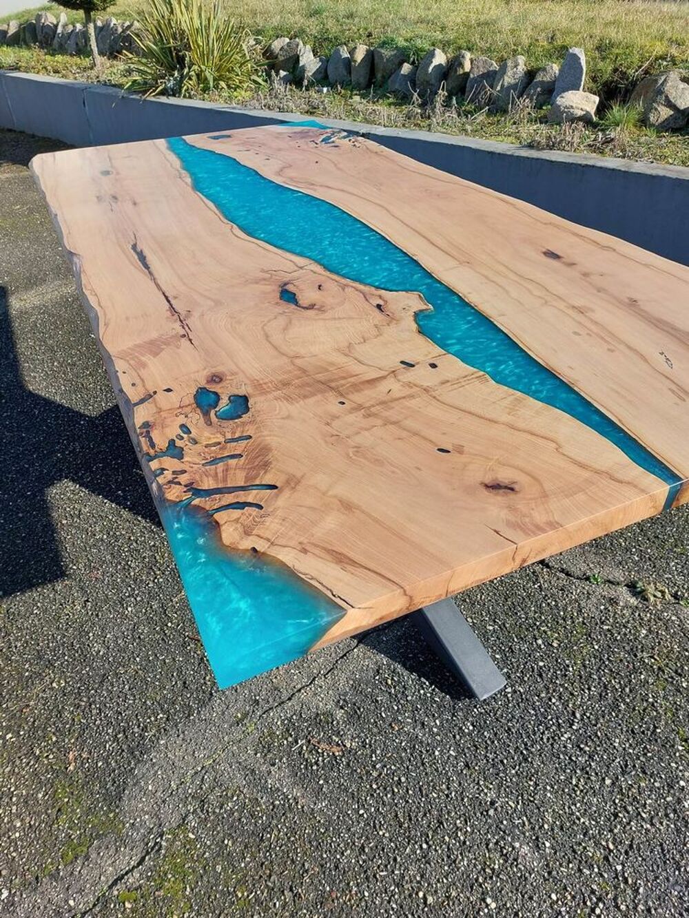 Table neuve sur mesure en bois noble et r&eacute;sine &eacute;poxy Meubles