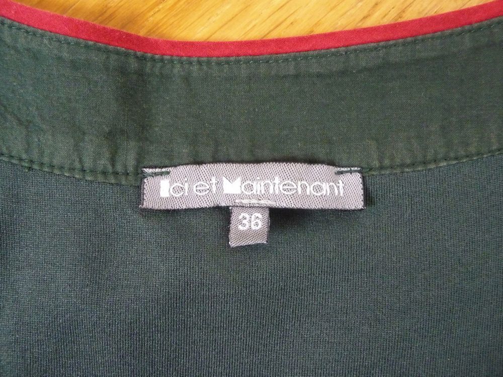 Top Fleuri Vert Fonc&eacute; Rouge et Kaki- Ici et Maintenant Vêtements