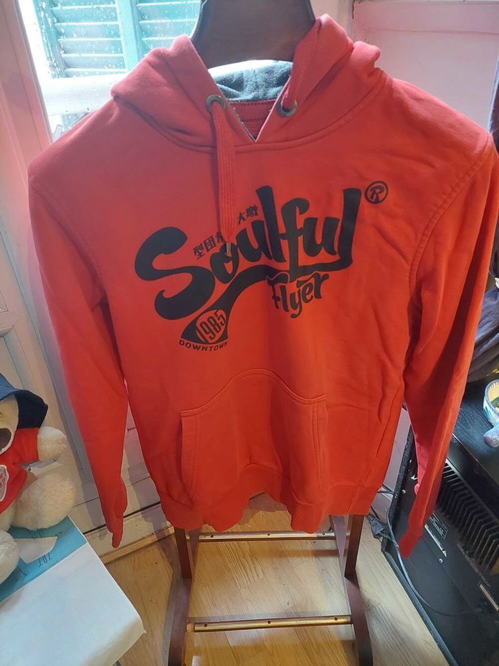 Sweat capuche taille M Vêtements