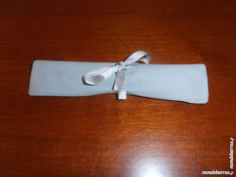 Crayons + pochette grise (28c) 2 Tours (37)