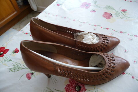 CHAUSSURES FEMMES A TALONS DE 7,5 CM  P.38 29 Beynost (01)