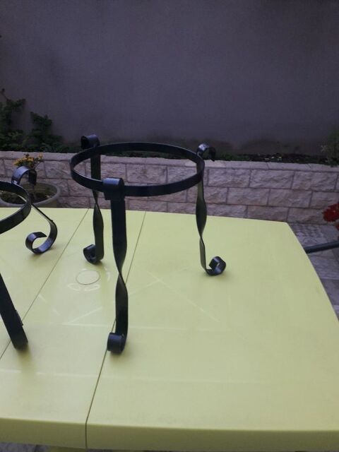 DEUX SUPPORTS DE PLANTES 25 Balaruc-les-Bains (34)