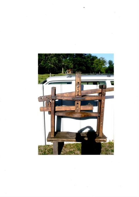 Presse  fromage de Laguiole, Cantal,  XVIII me 300 Bayet (03)