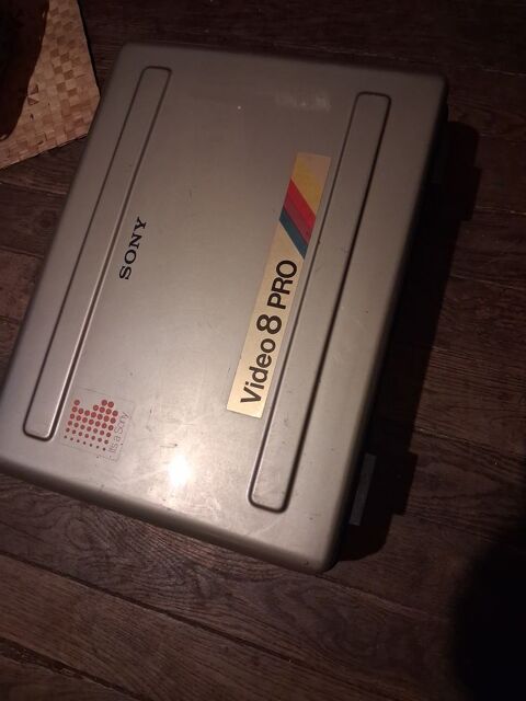 Super 8 Pro Cam�ra, 107eur 
Comme neuve svp...
Merci bien. 0 Clamart (92)