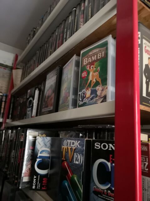 Films VHS Tout Genres  0 Mantes-la-Ville (78)