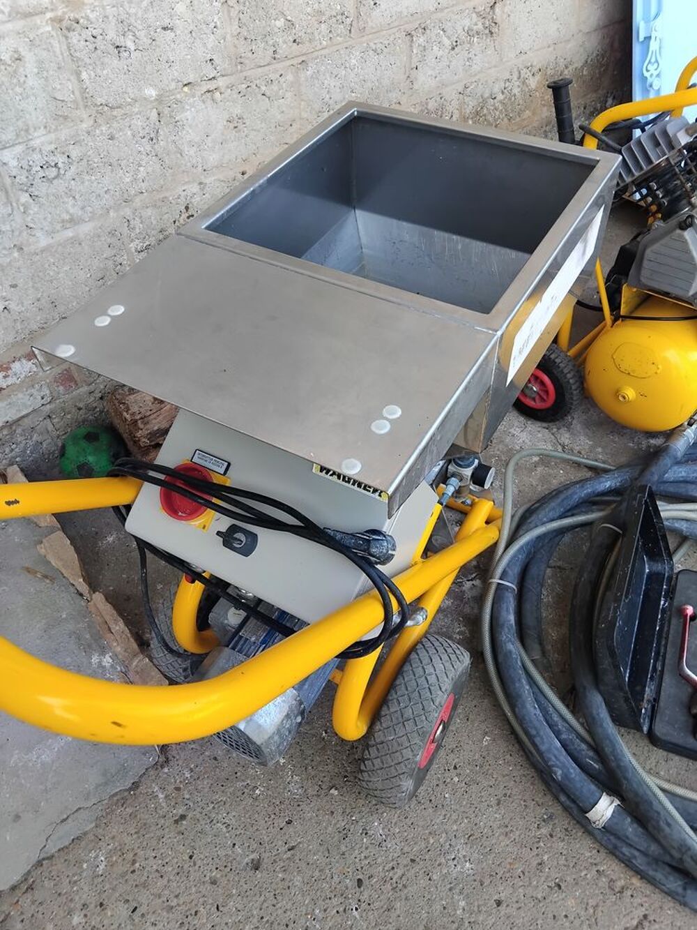 Machine &agrave; projeter + compresseur Bricolage