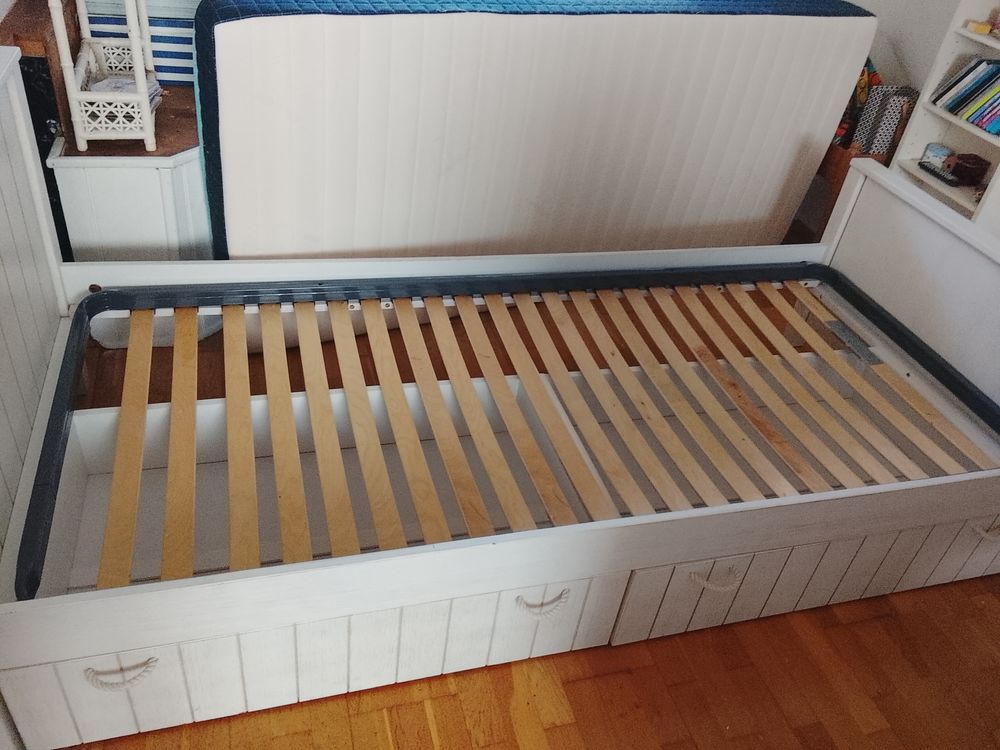 Lit 1 personne/tiroirs+ sommiers &agrave; lattes + matelas M&eacute;rinos Meubles