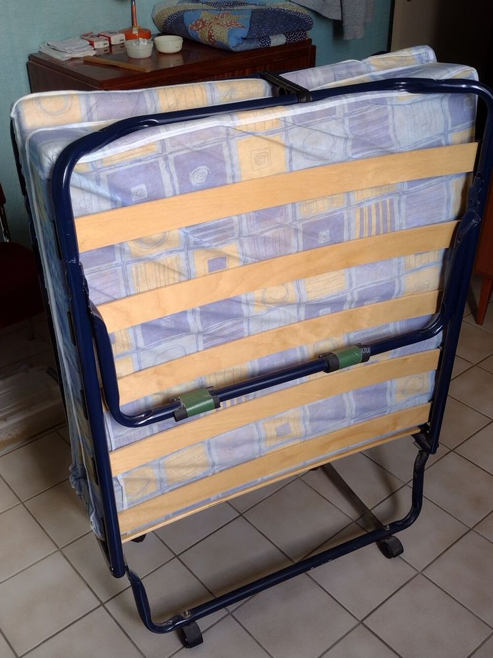 lit pliant 80x190 peu servi
Meubles