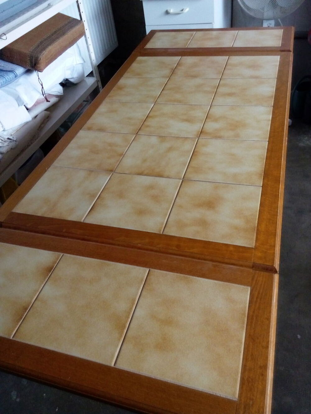 TABLE CARRELEE Meubles