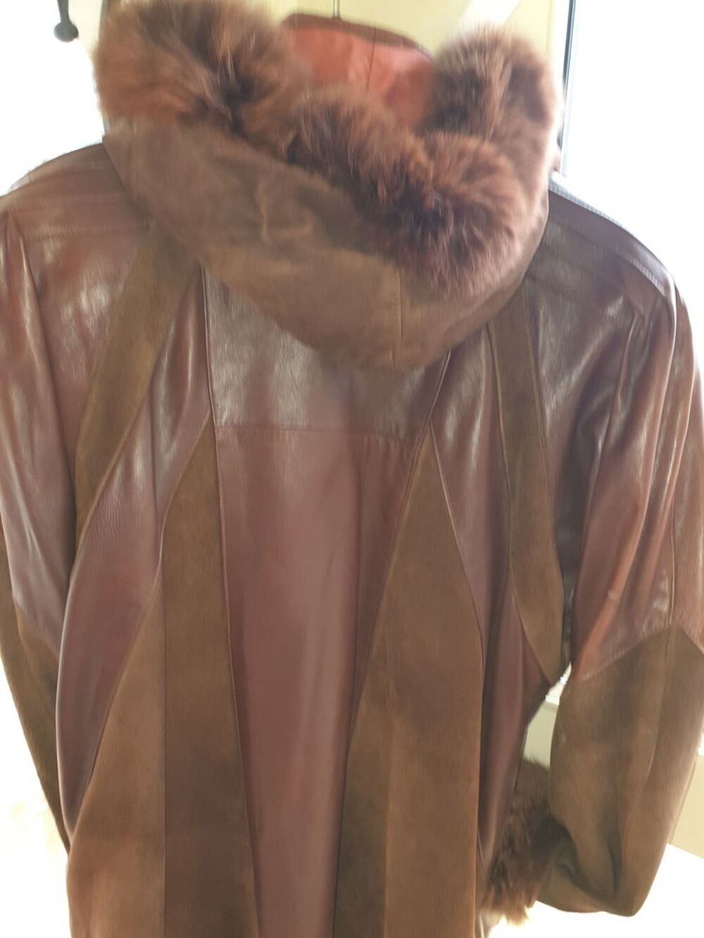 Superbe veste cuir avec capuche Vêtements