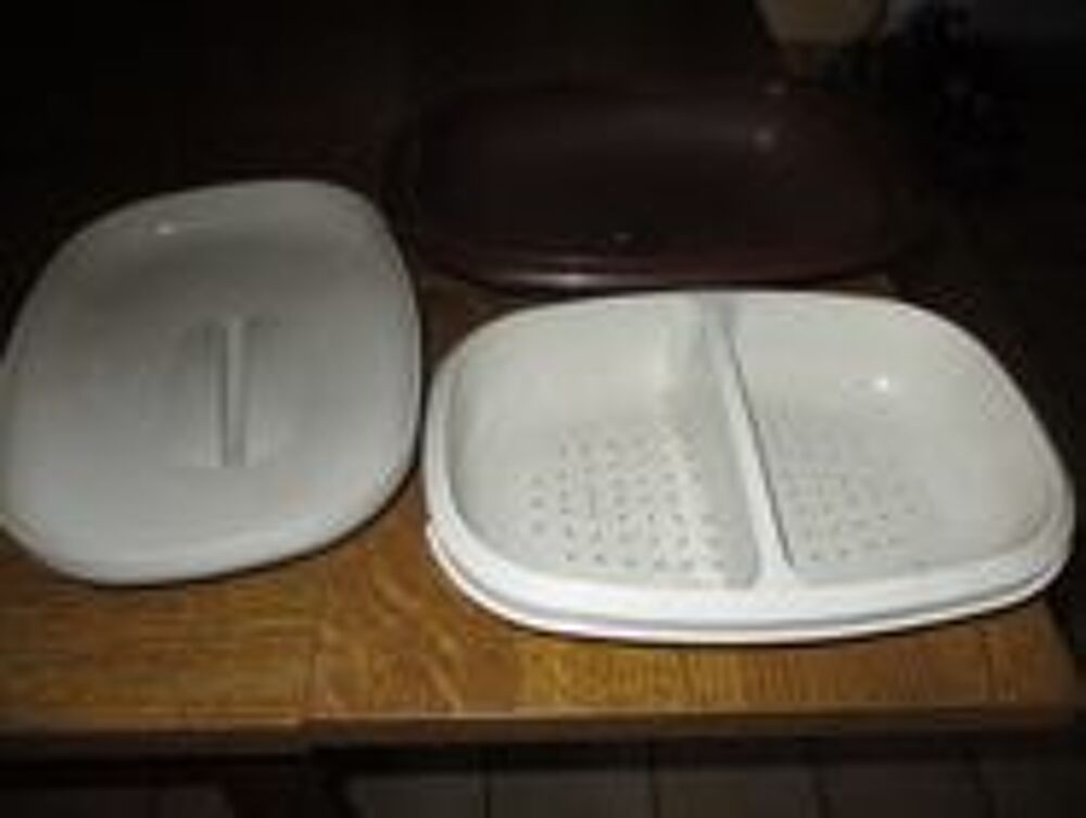 Tupperware quatre parties neuf marron et blanc = 10 euros Décoration