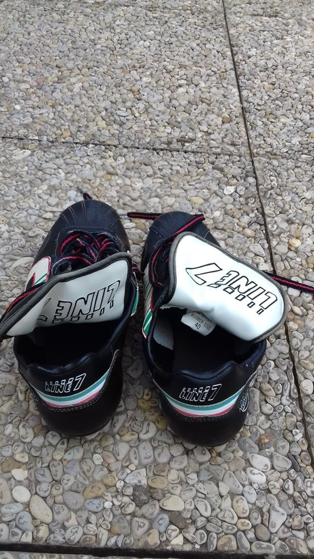 Crampons de foofball de marque LINE7 Chaussures