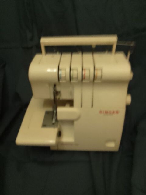 Surjeteuse SINGER 100 Nice (06)