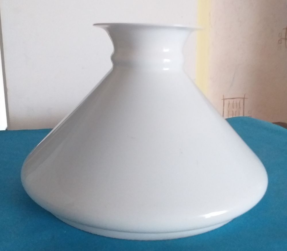 Suspension en opaline blanche des ann&eacute;es 60 Décoration