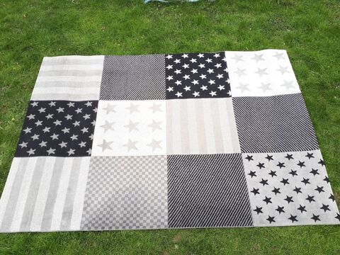 Tapis avec étoiles 50 Montigny-Lencoup (77)