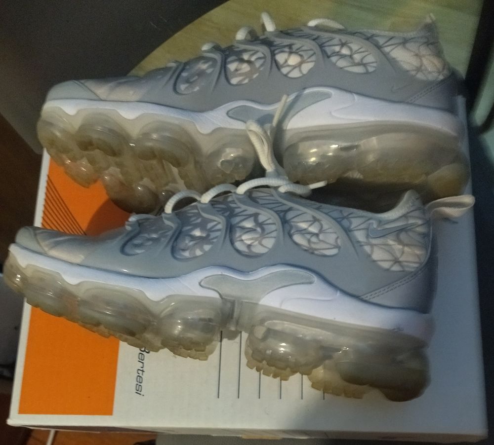 Basket Nike air Vapormax gris et blanc Chaussures